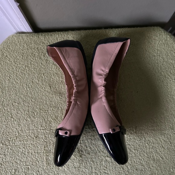 New Michael Kors Tan/Black Leather Cap Toe Logo Ballet Flats - Picture 9 of 13